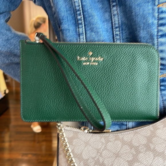 Kate Spade Medium Lucy L-Zip Wristlet Pebble Leather 
COLOR:
Arugula 
NWT - Picture 14 of 16